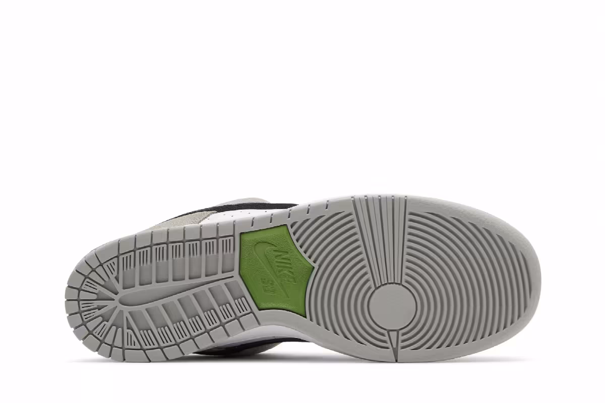 Nike Dunk Low SB Chlorophyll, view 5