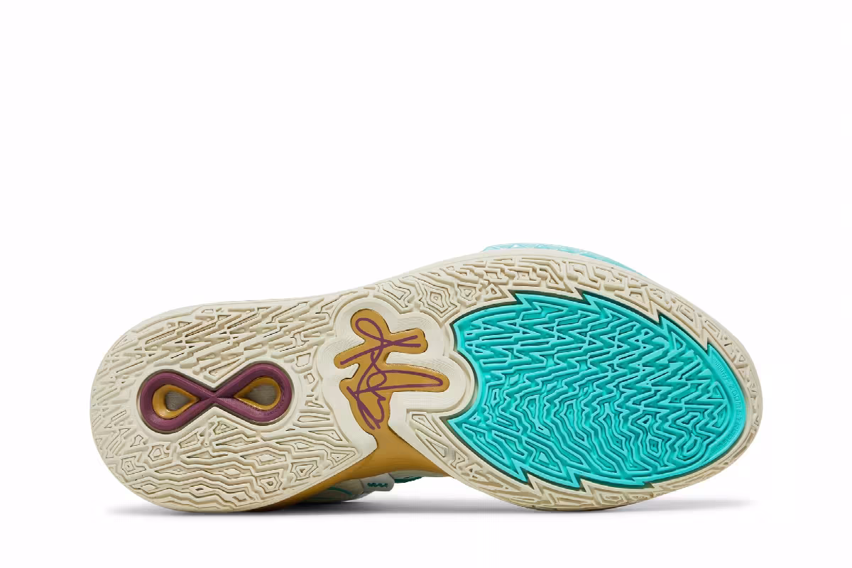Sue Bird x Nike Kyrie Infinity Golden Tribute, view 5