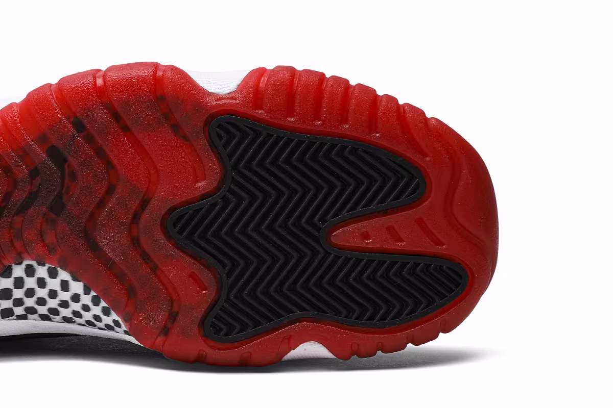 Air Jordan 11 GS Bred 2019, view 6