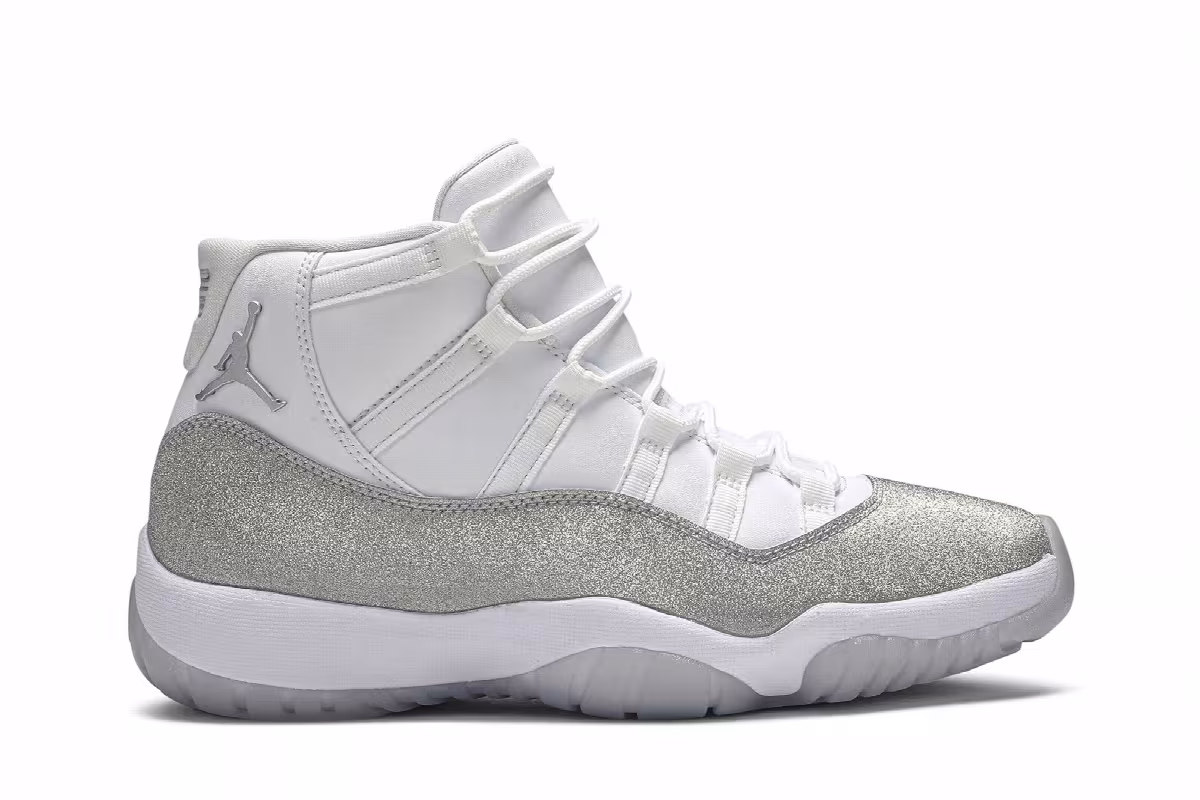 Women's Air Jordan 11 Vast Grey, view 2