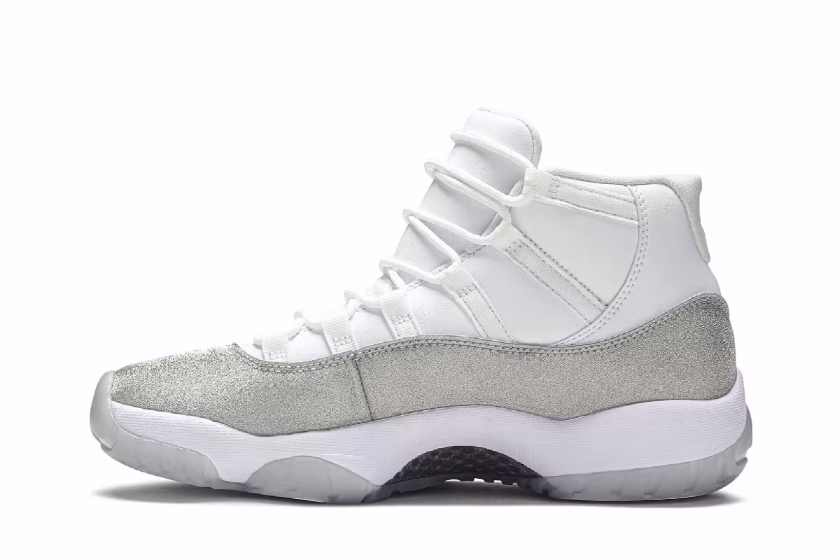Women's Air Jordan 11 Vast Grey, view 4
