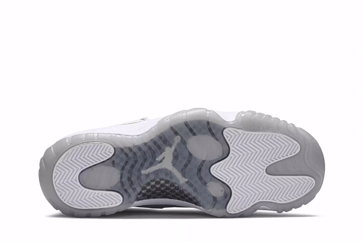 Women's Air Jordan 11 Vast Grey, view 5