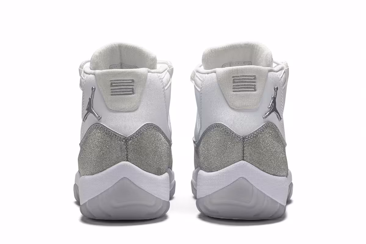 Women's Air Jordan 11 Vast Grey, view 7