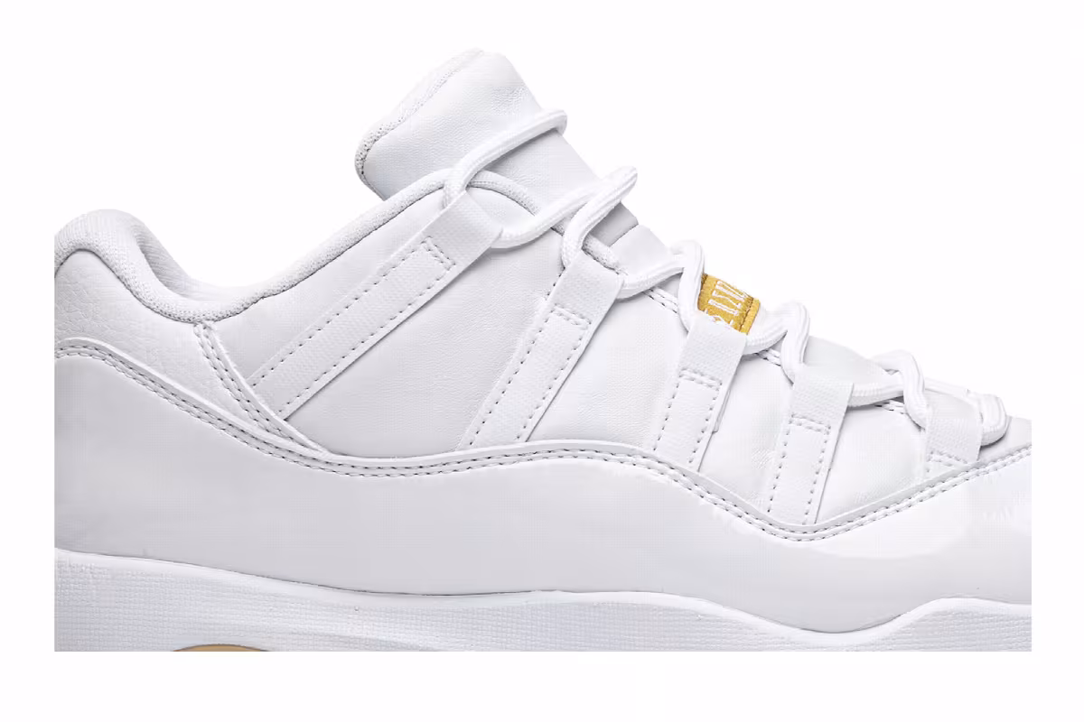 Air Jordan 11 Low Golf Metallic Gold, view 3
