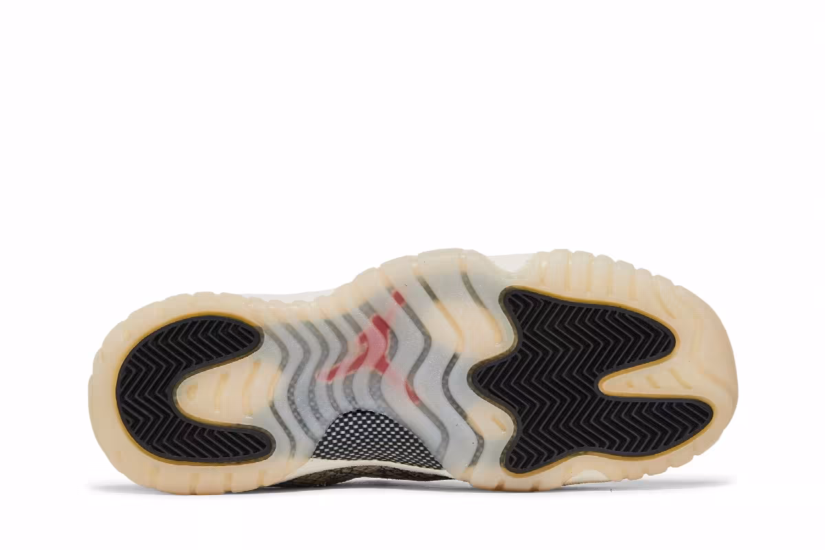 Air Jordan 11 Low GS Light Bone Snakeskin, view 5
