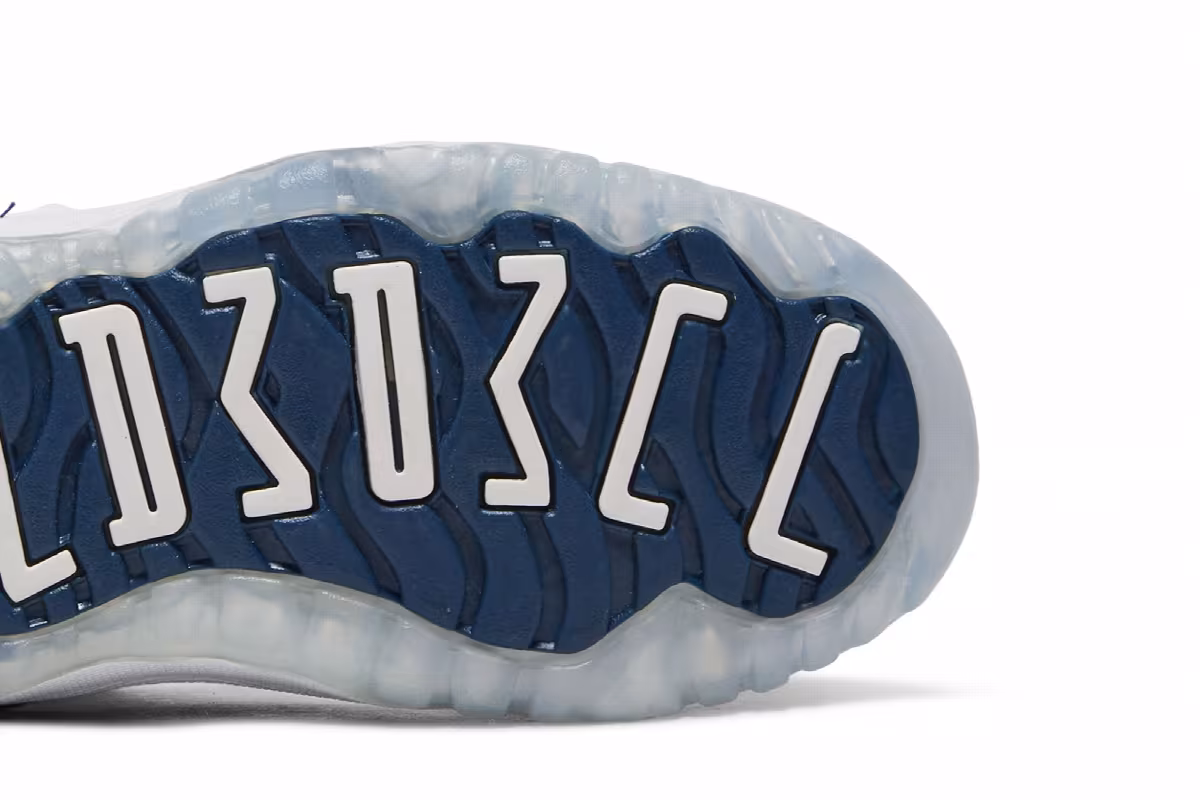 Air Jordan 11 Low PS Navy Snakeskin 2019, view 6