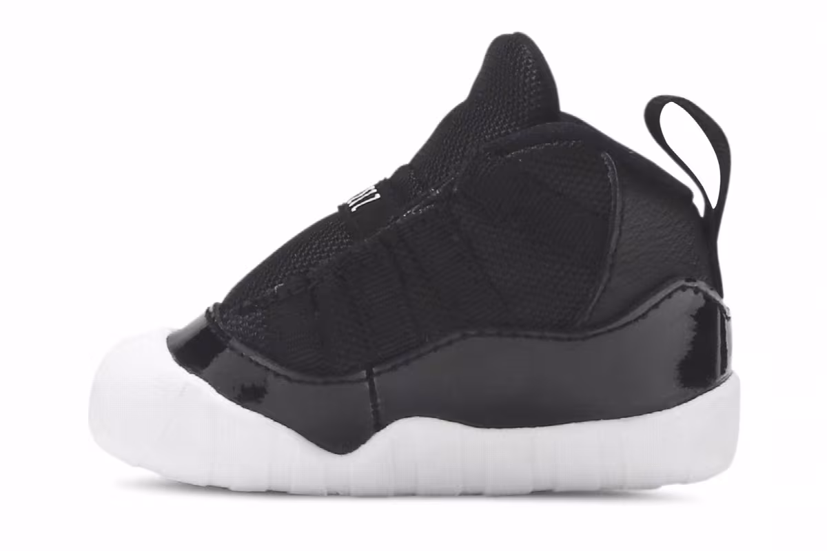 Air Jordan 11 Crib Bootie Black, view 4