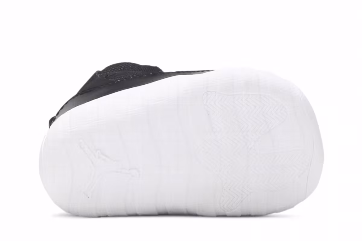 Air Jordan 11 Crib Bootie Black, view 5