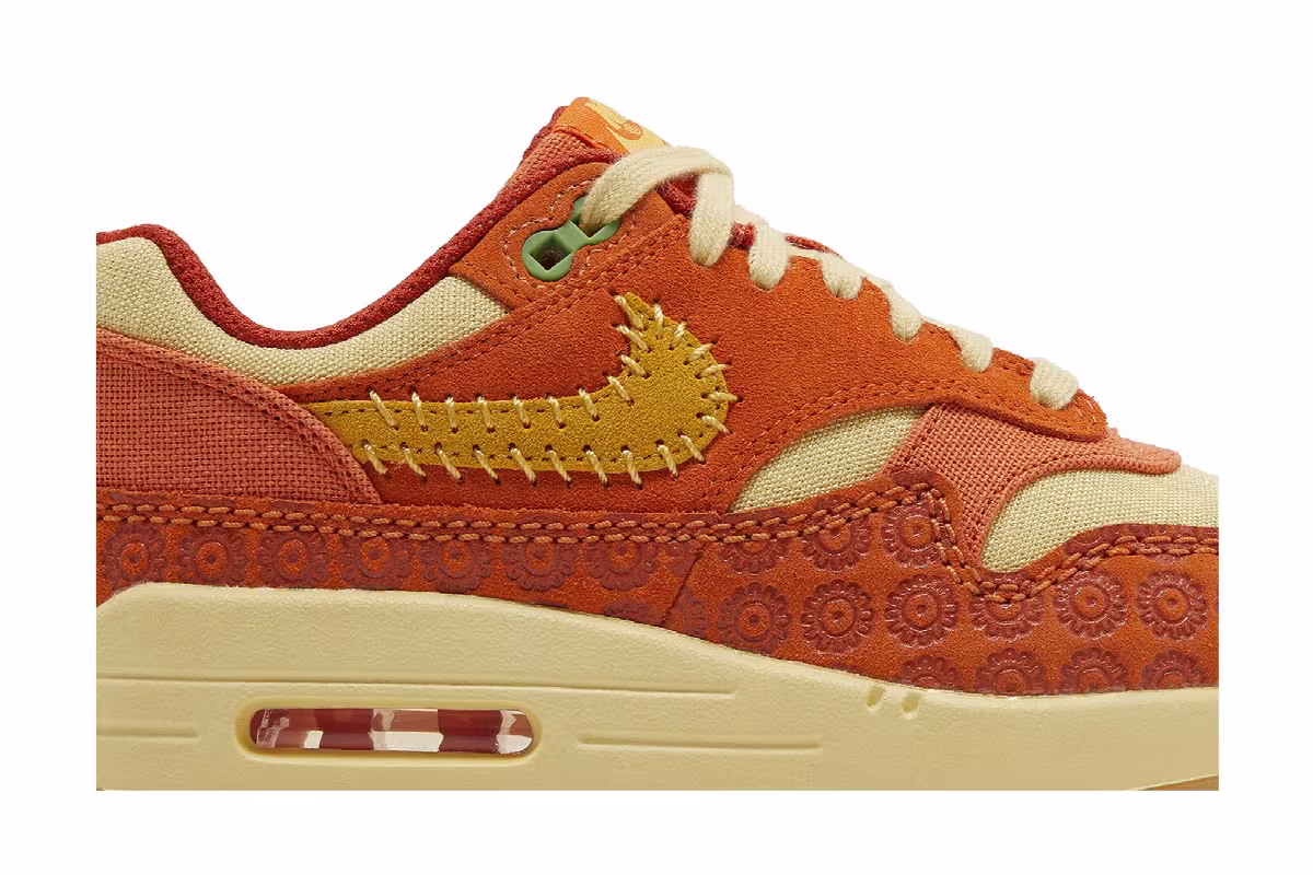Nike Women's Air Max 1 Somos Familia, view 3