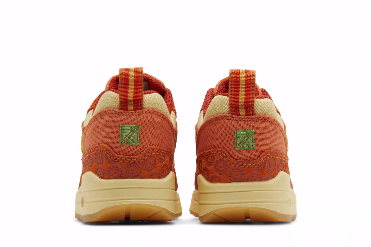 Nike Women's Air Max 1 Somos Familia, view 7