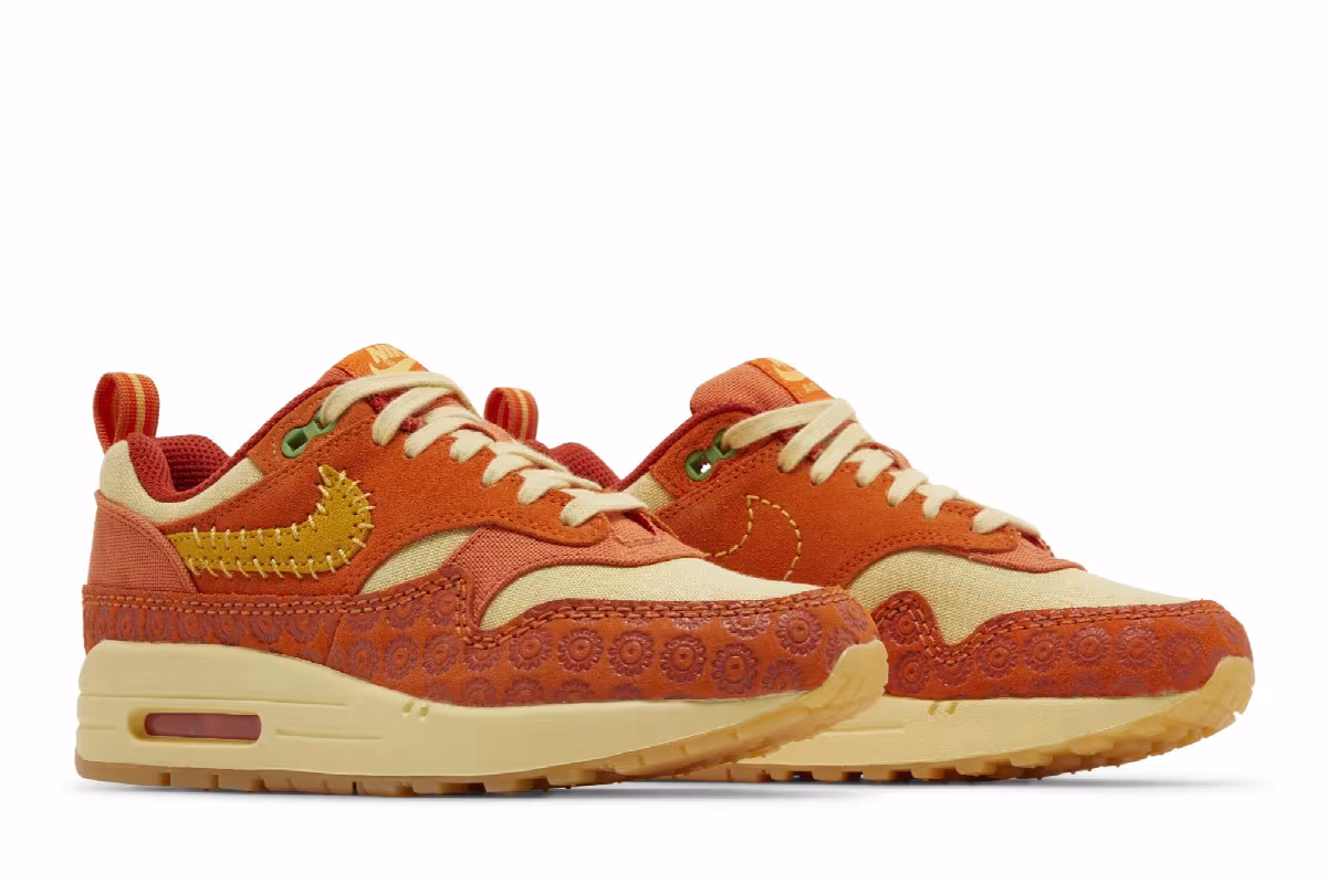 Nike Women's Air Max 1 Somos Familia, view 9