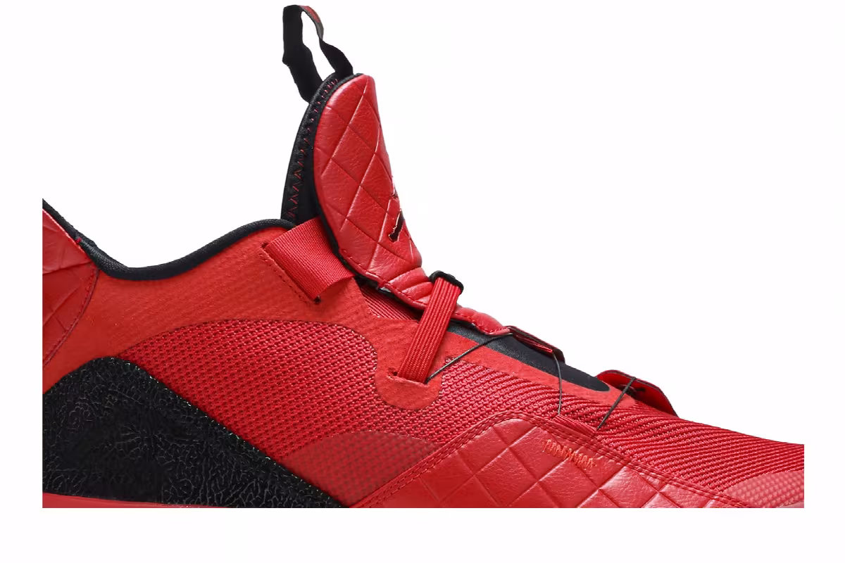 Air Jordan 33 University Red, view 3