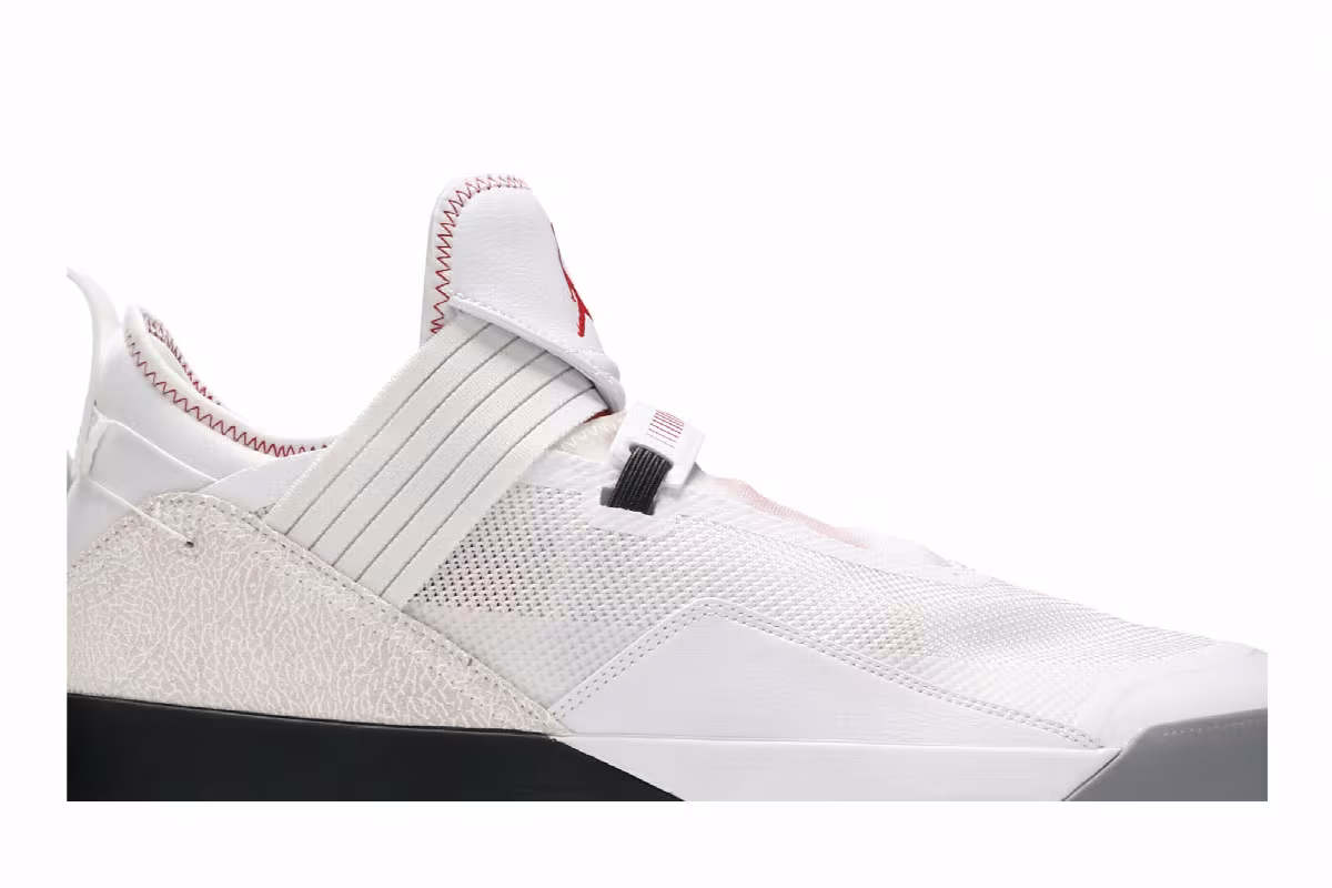 Air Jordan 33 Low SE White Cement, view 3
