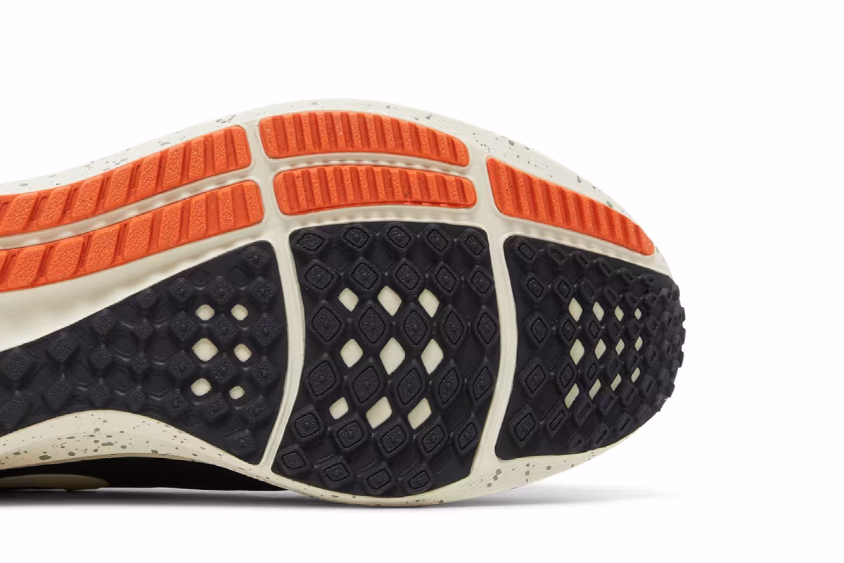 Nike Air Zoom Pegasus 39 Black White Orange, view 6