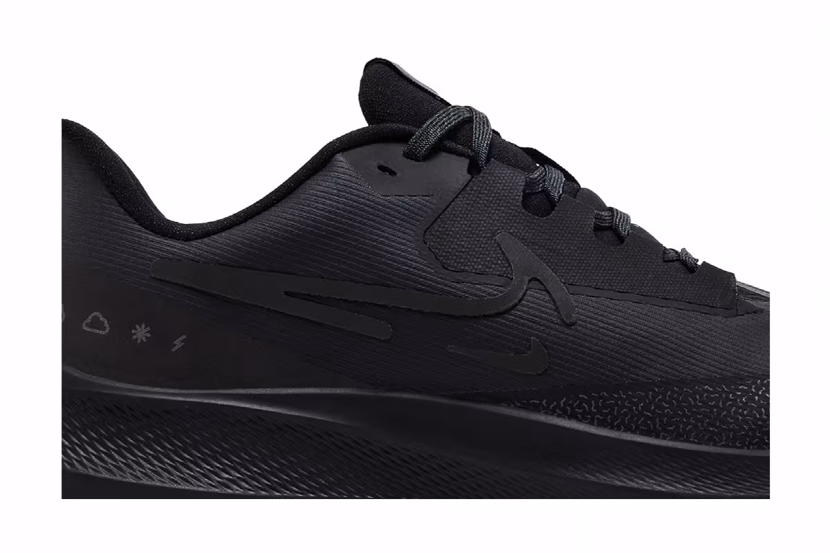 Nike Women's Air Zoom Pegasus 39 Shield Triple Black, view 3
