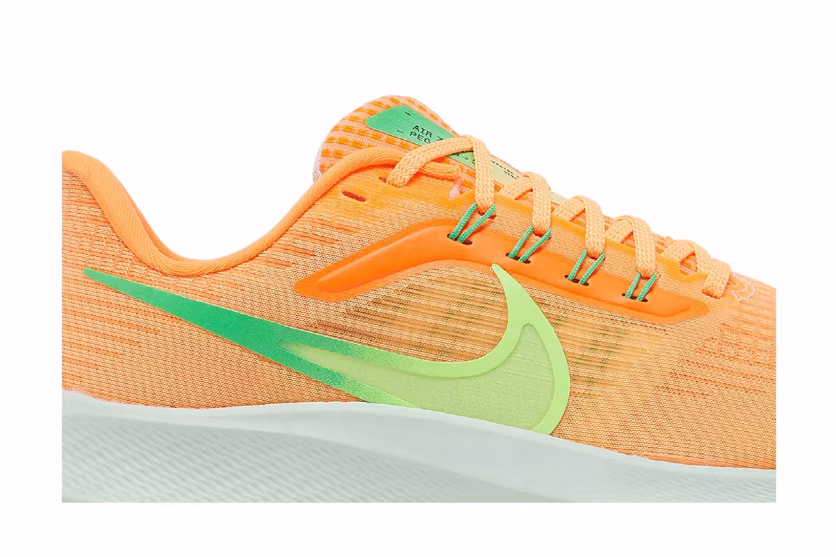 Nike Women's Air Zoom Pegasus 39 Peach Cream Ghost Green, view 3