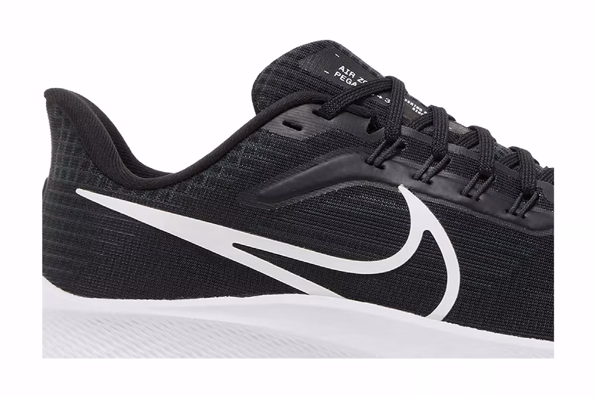 Nike Women's Air Zoom Pegasus 39 Black White, view 3