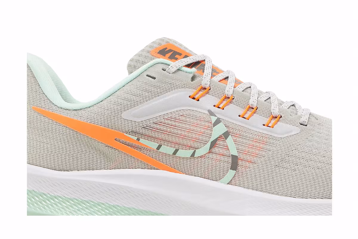 Nike Women's Air Zoom Pegasus 39 Premium Photon Dust Orange Mint, view 3