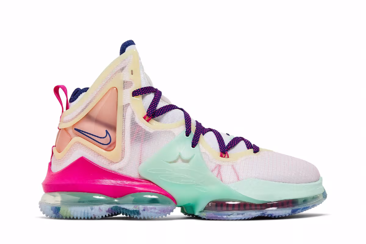 Nike LeBron 19 Valentine's Day, view 2