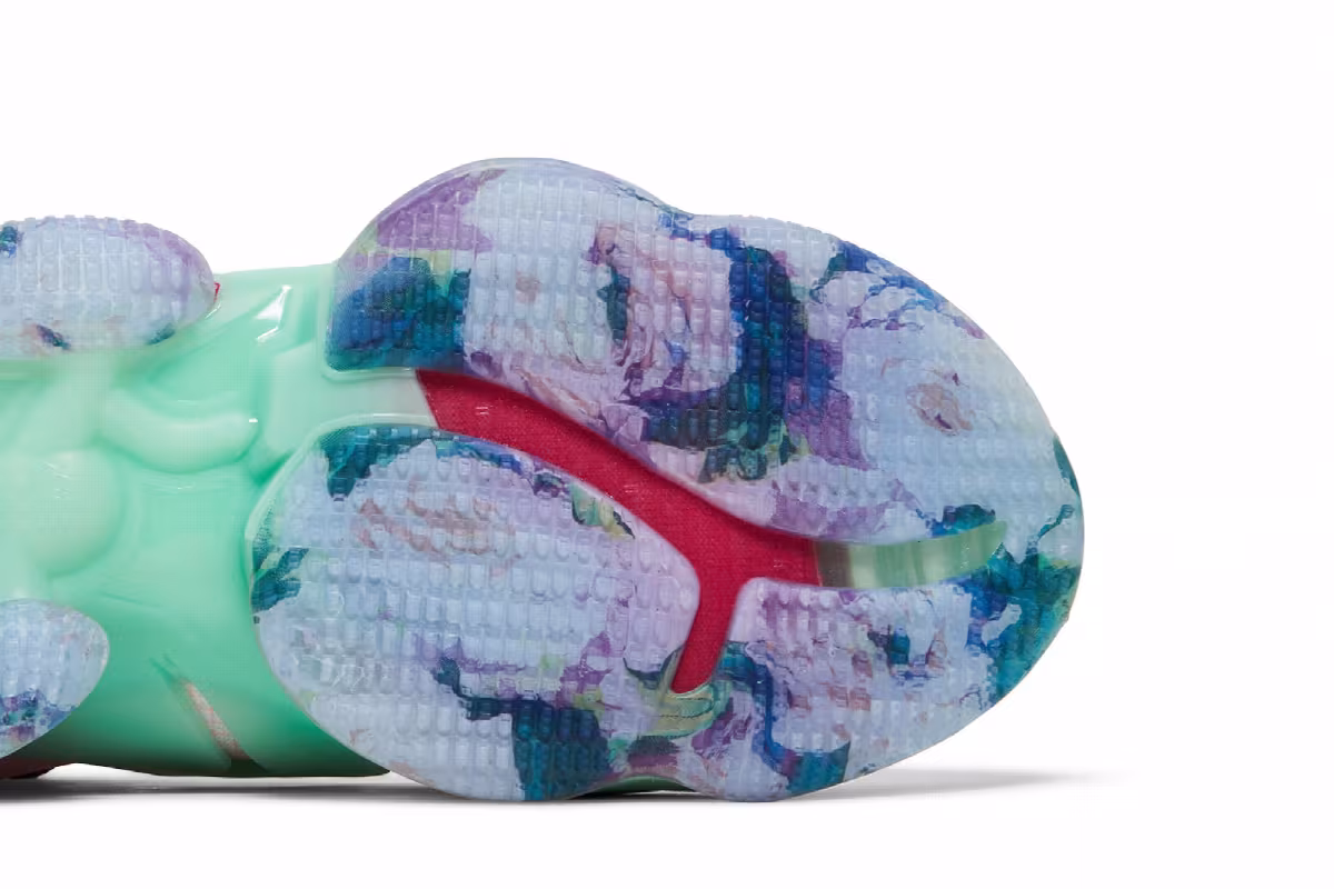 Nike LeBron 19 Valentine's Day, view 6