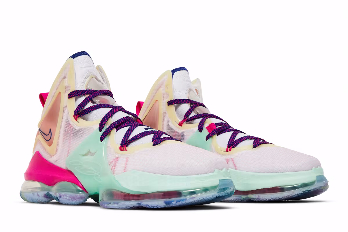 Nike LeBron 19 Valentine's Day, view 9