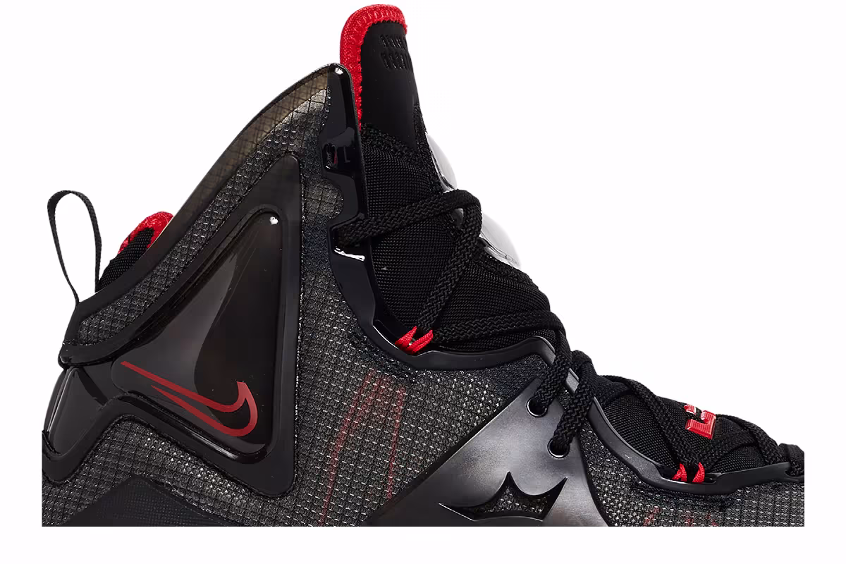Nike LeBron 19 Bred, view 3