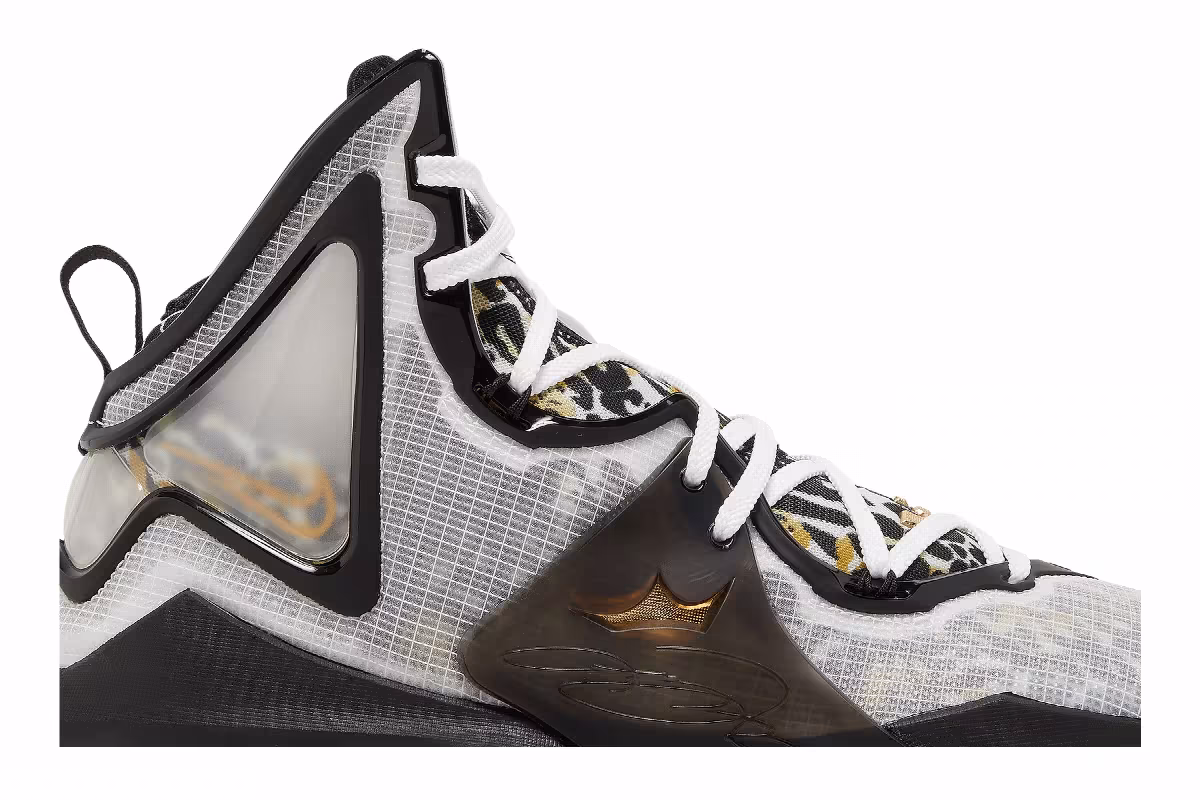 Nike LeBron 19, view 3