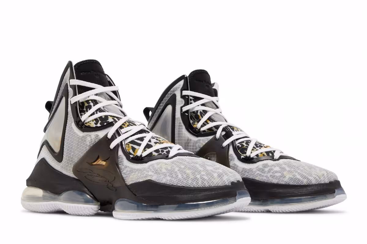 Nike LeBron 19, view 9