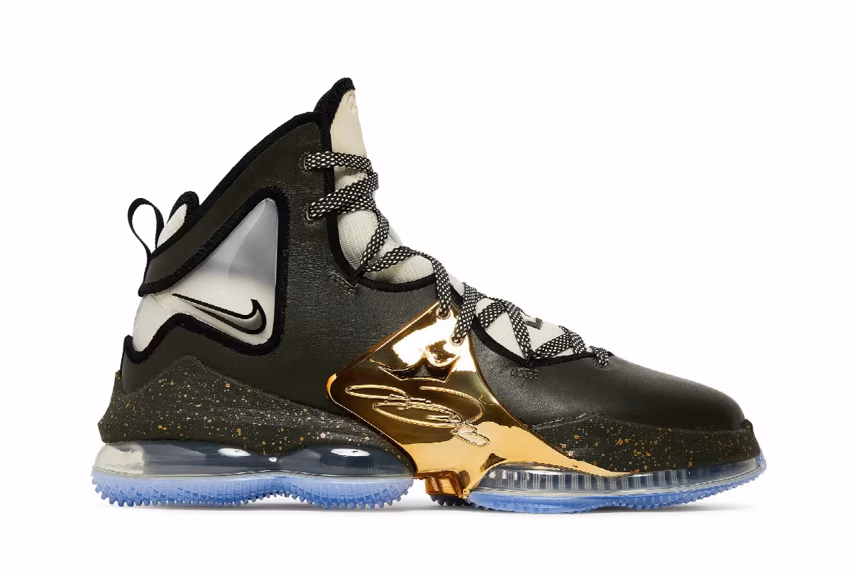 Nike LeBron 19 Chosen 1, view 2