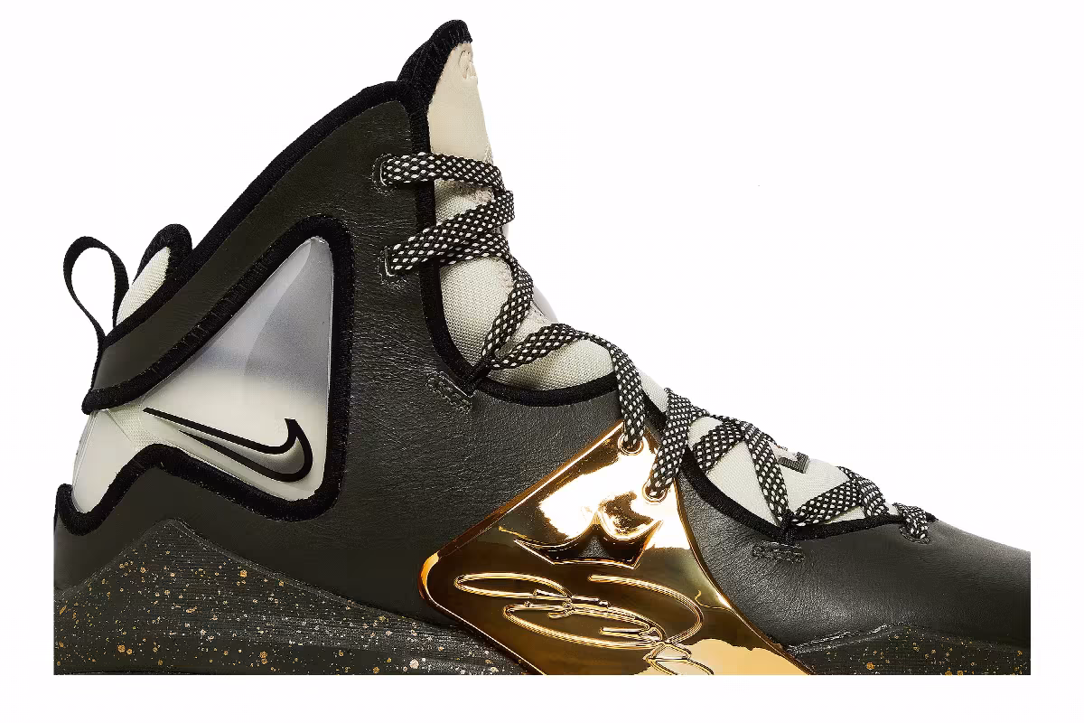 Nike LeBron 19 Chosen 1, view 3