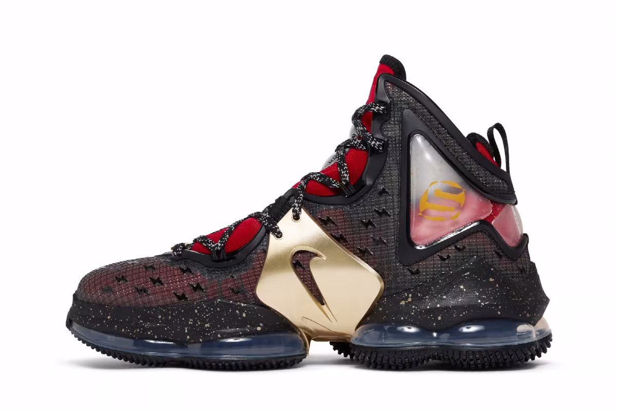 Nike LeBron 19 Doernbecher 2022, view 4
