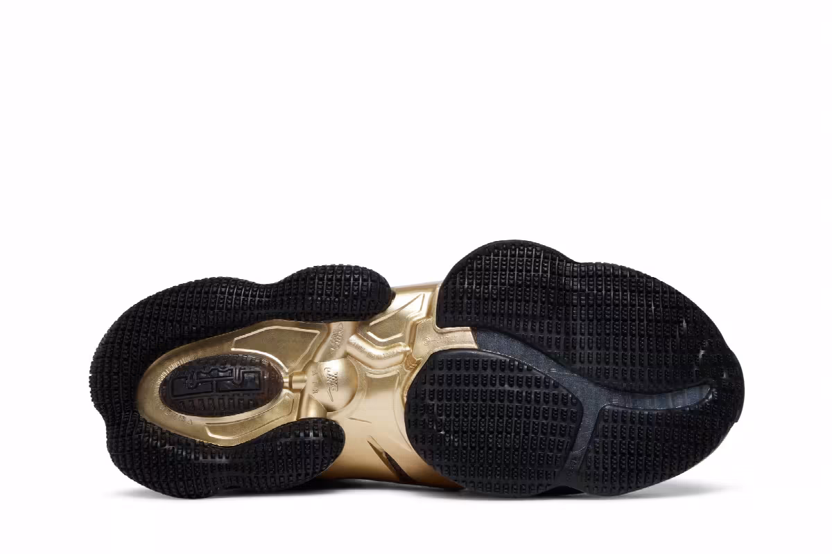 Nike LeBron 19 Doernbecher 2022, view 5