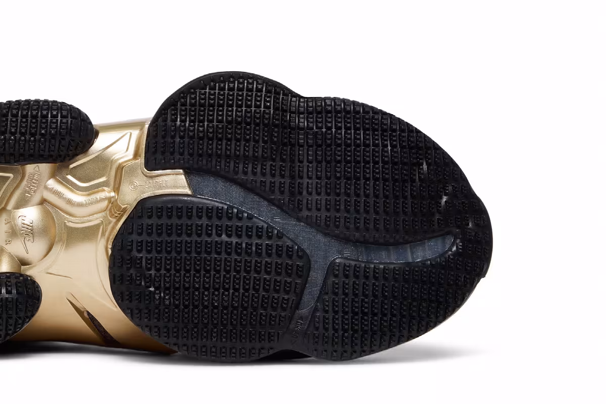 Nike LeBron 19 Doernbecher 2022, view 6