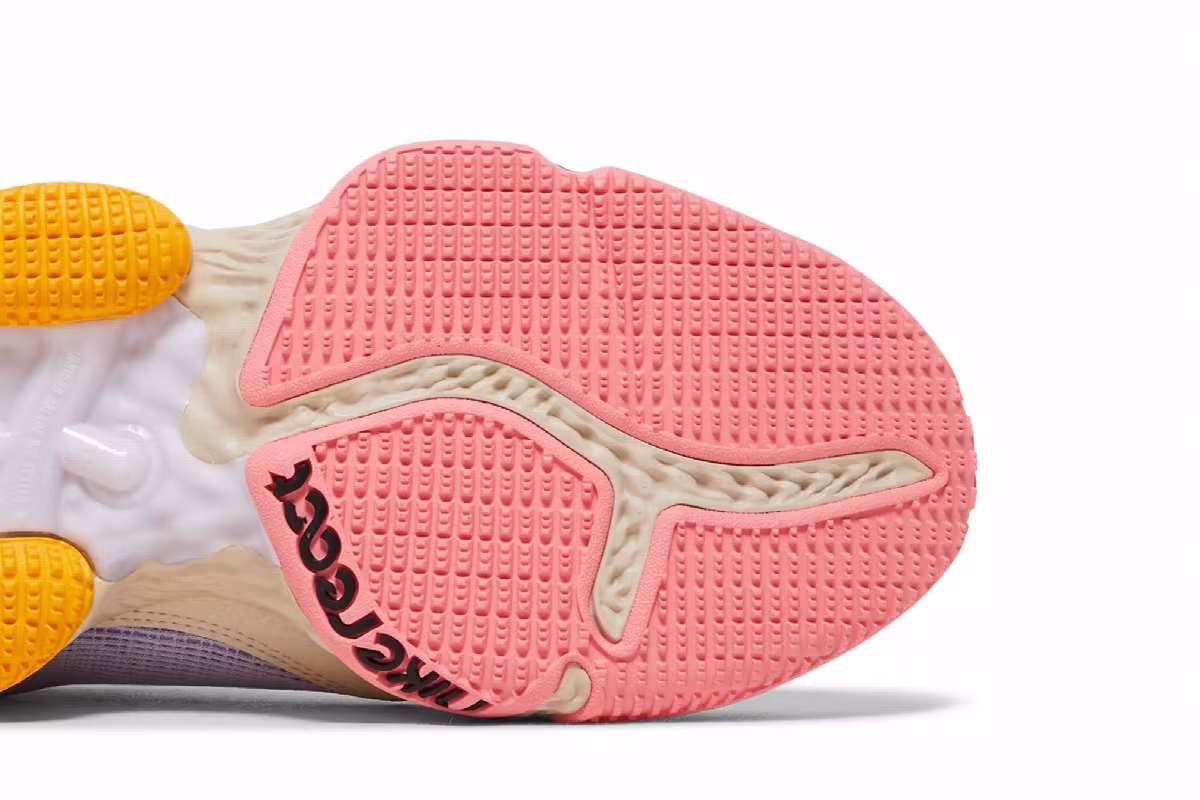 Nike Men's LeBron 19 Low Mismatch, view 6