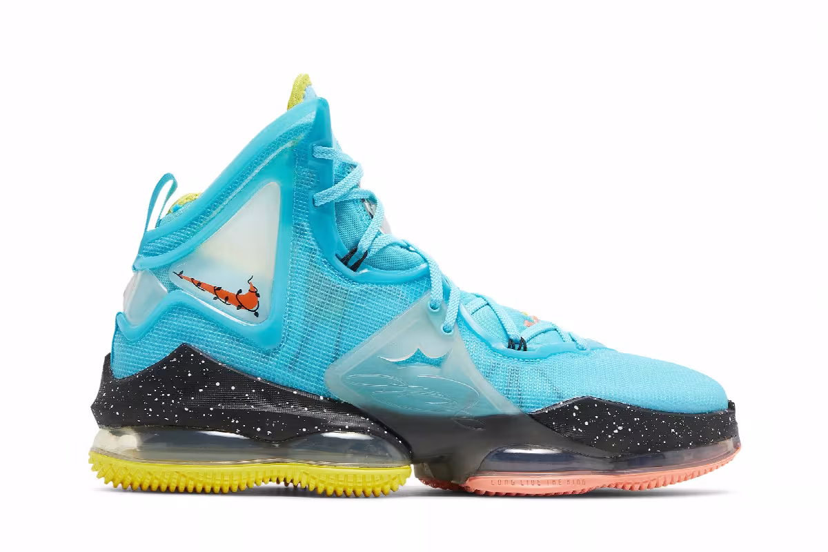Nike LeBron 19 Christmas, view 2
