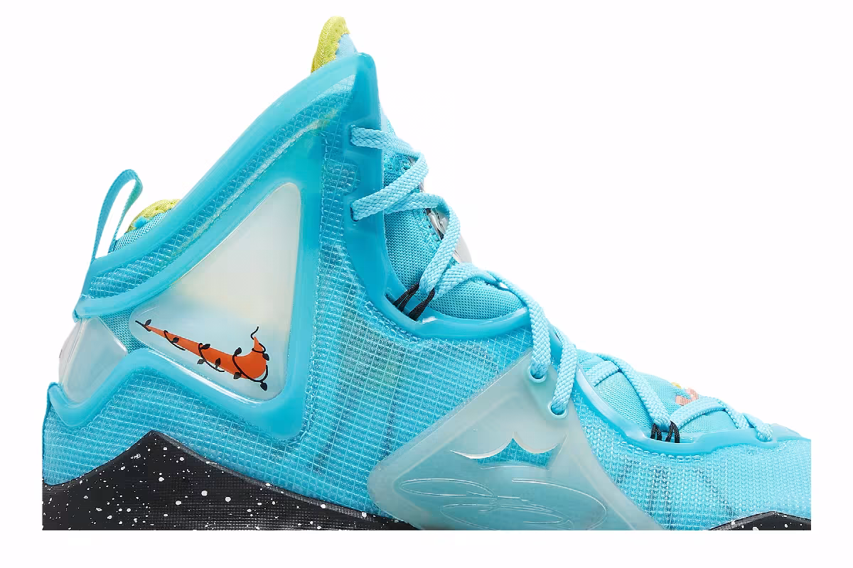 Nike LeBron 19 Christmas, view 3