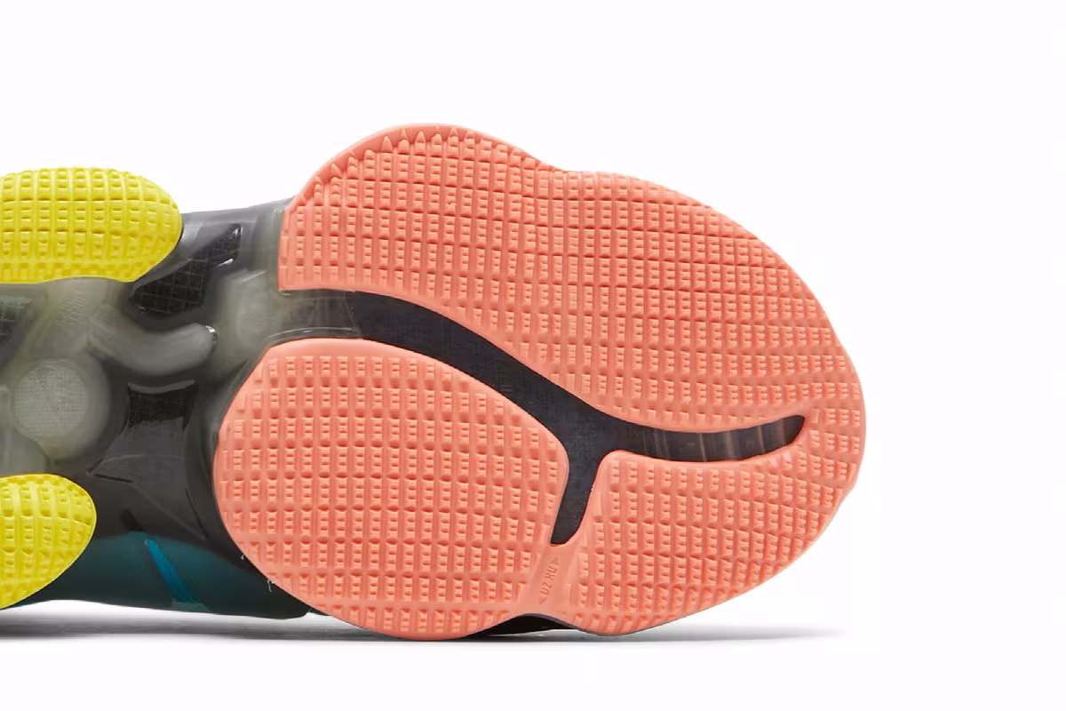 Nike LeBron 19 Christmas, view 6