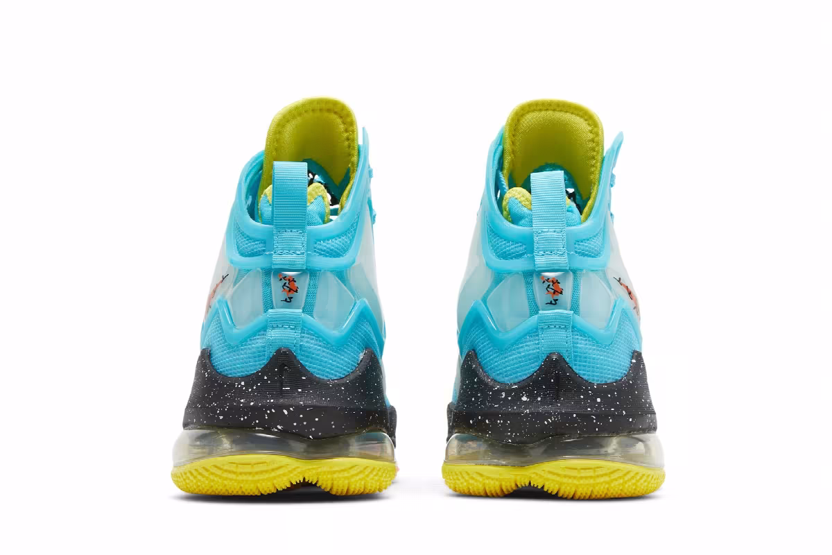 Nike LeBron 19 Christmas, view 7