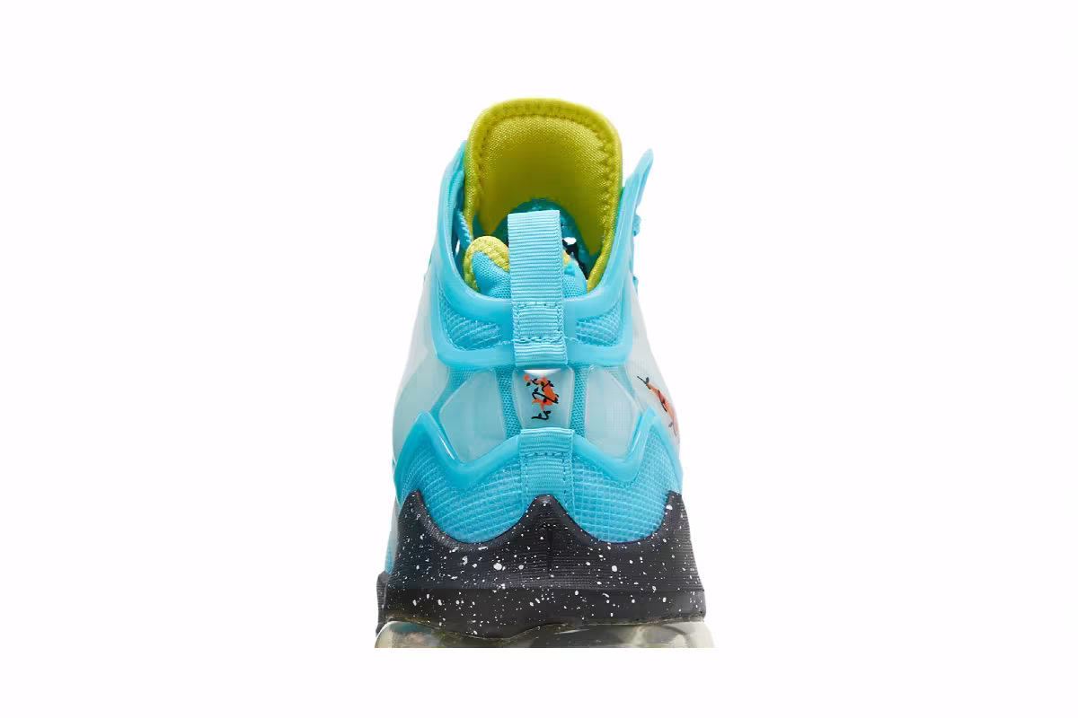 Nike LeBron 19 Christmas, view 8