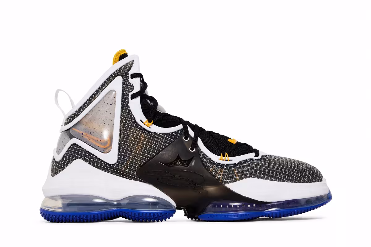 Nike LeBron 19 Graduate, view 2