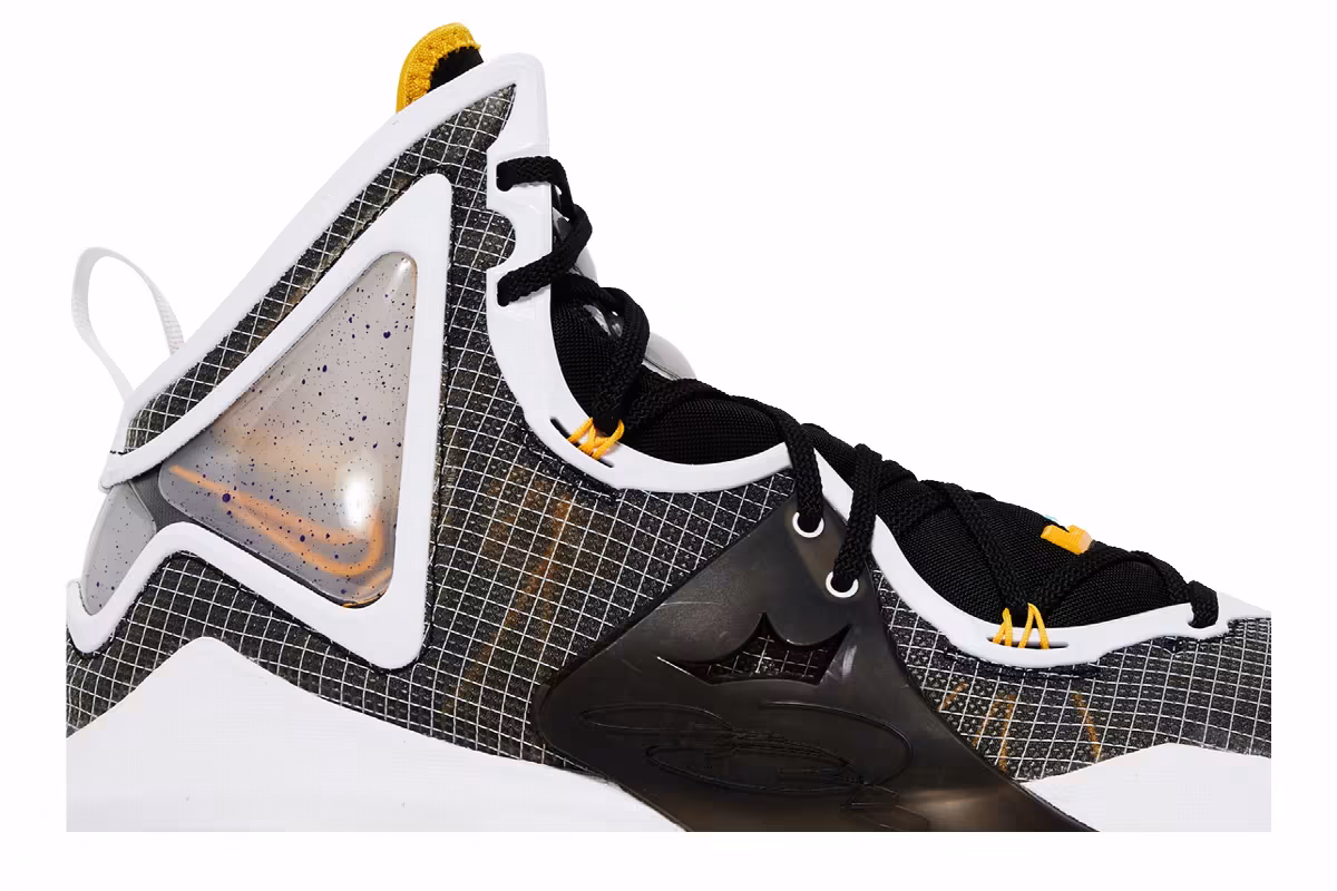 Nike LeBron 19 Graduate, view 3