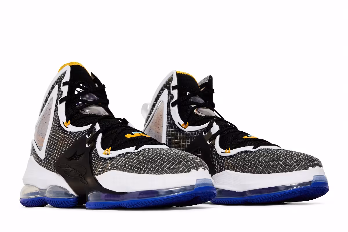 Nike LeBron 19 Graduate, view 9