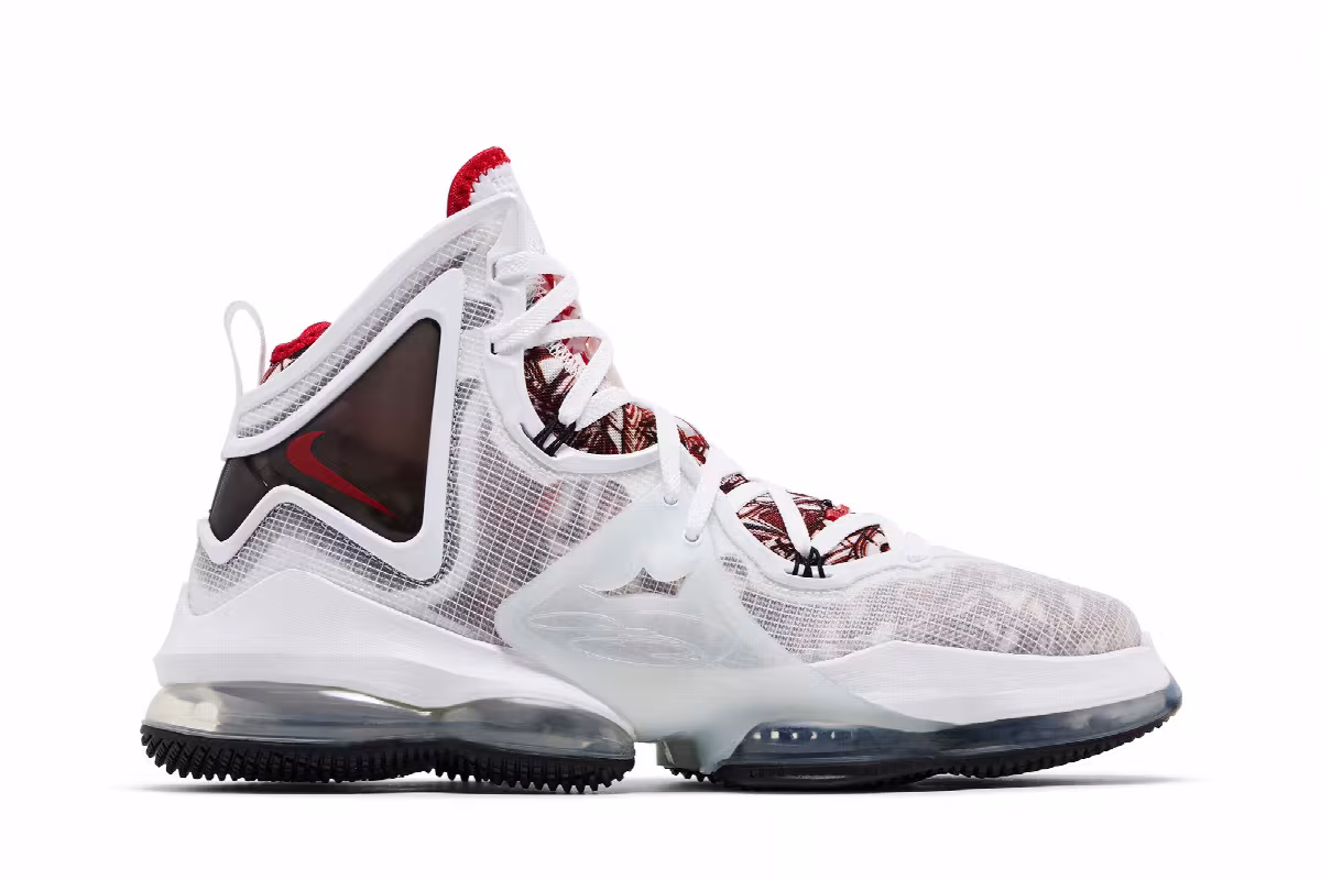Nike LeBron 19 Sketch, view 2
