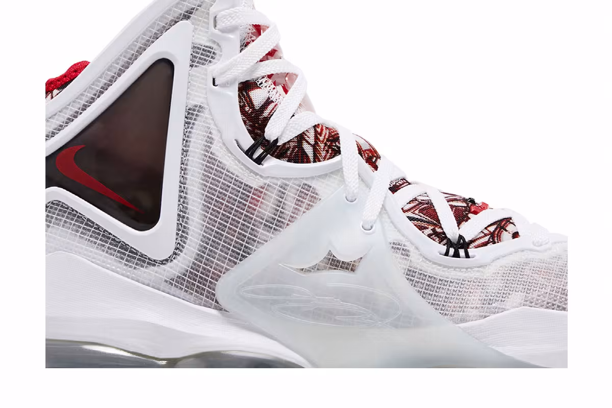 Nike LeBron 19 Sketch, view 3