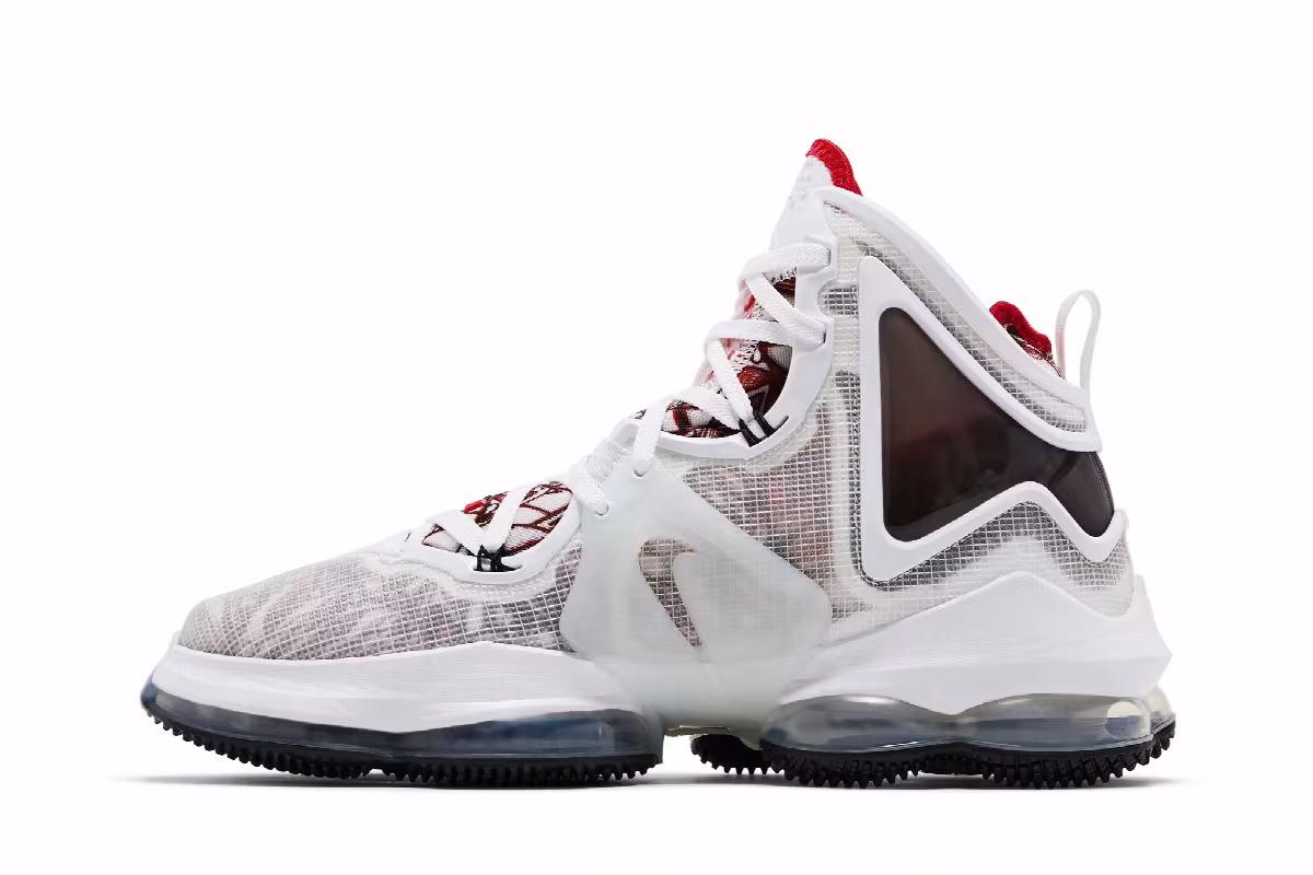 Nike LeBron 19 Sketch, view 4