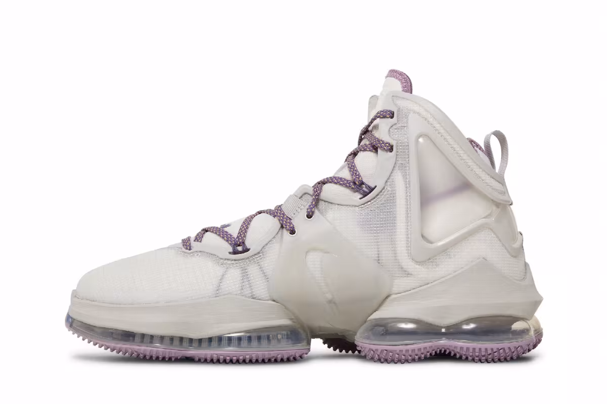 Nike LeBron 19 The Cast, view 4