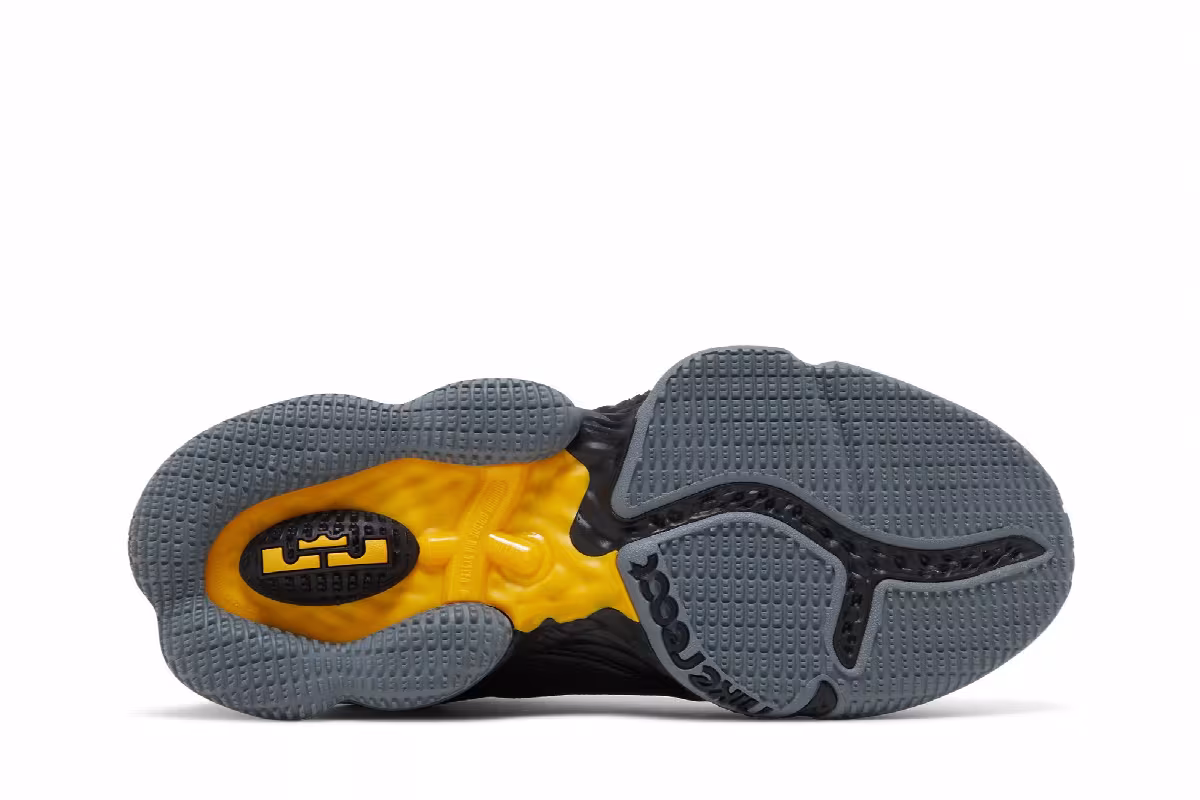 Nike LeBron 19 Low Witness, view 5
