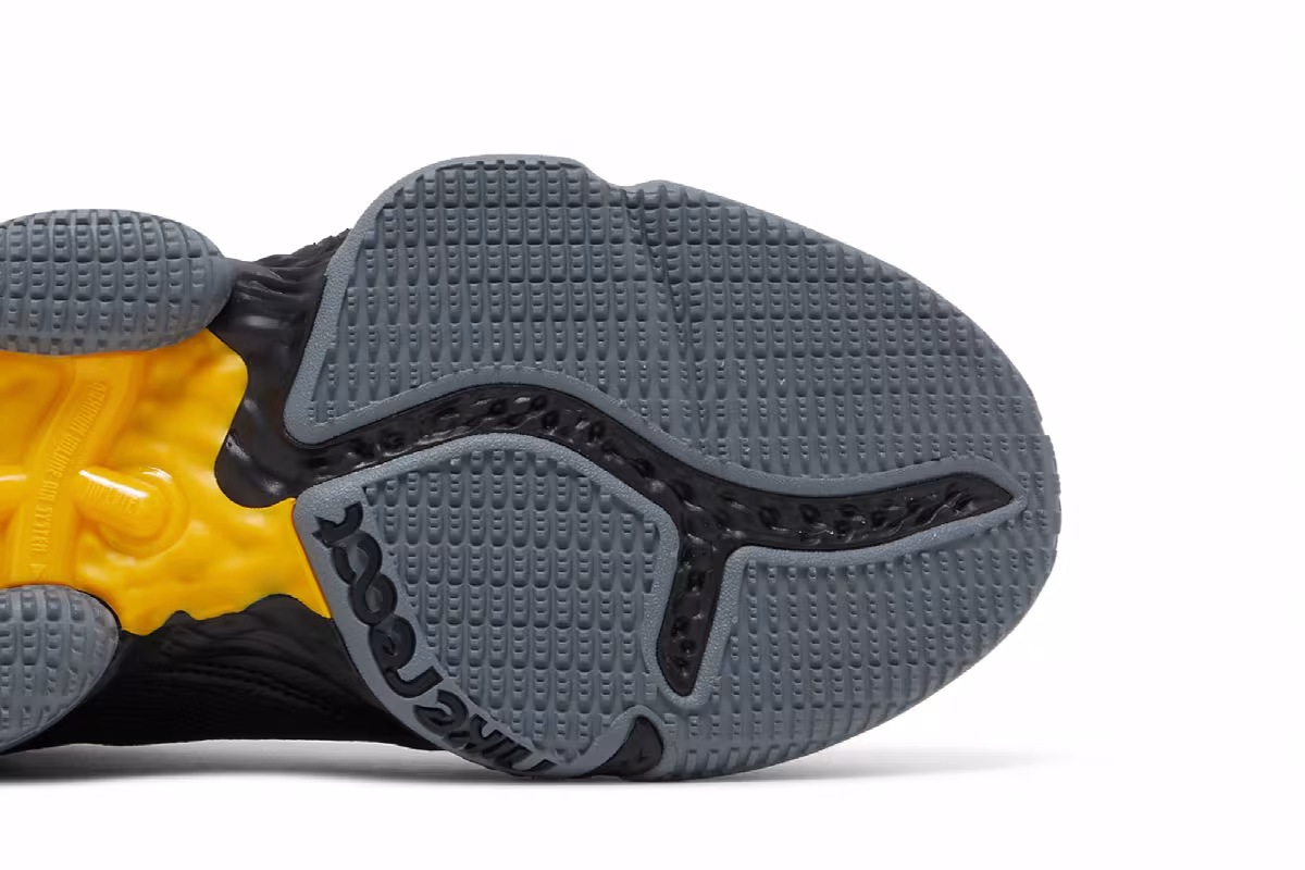 Nike LeBron 19 Low Witness, view 6