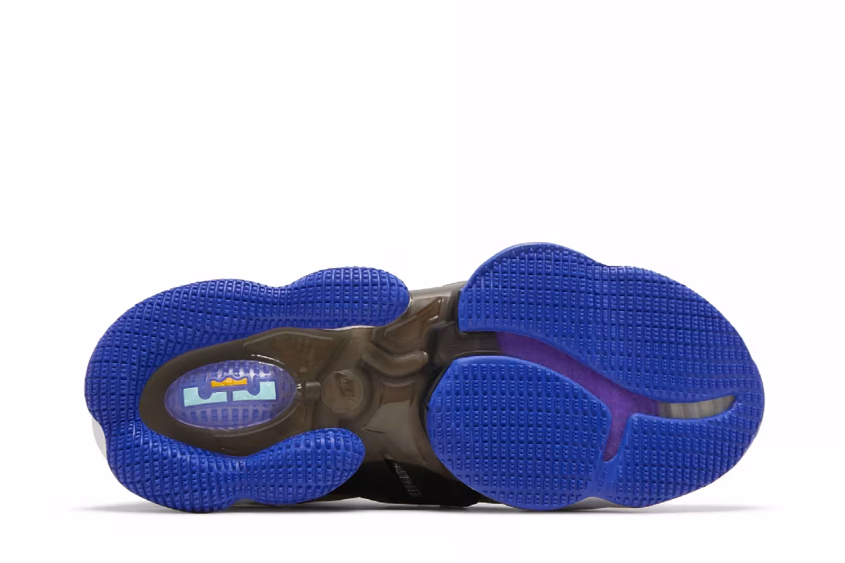 Nike LeBron 19 EP Graduate, view 5
