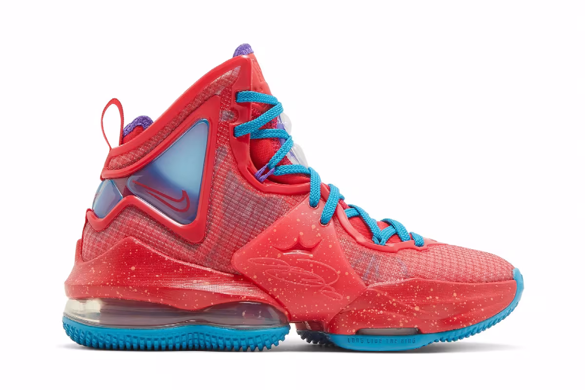 Nike LeBron 19 GS King's Crown, view 2